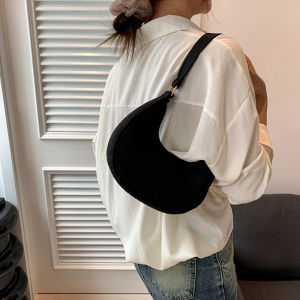 QZshop งานปังมาก กระเป๋าแฟชั่นผู้หญิง งานสวย ทรงโค้งรับรูปแขน สะพายเข้าไหล่สุดๆ ไม่พอ สีสันน่ารักน่าจัดถึง 6 สีอีก งานนี้คุณสาวๆไม่ควรพลาด รีบจัดด่วนๆ