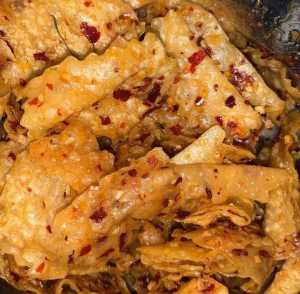 [FREE PACKING KARDUS DAN BUBLE WRAP] Keripik Pangsit Aceh Rasa Chili Oil Pedas