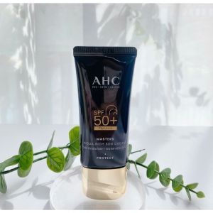 Kem Chống Nắng Phổ Rộng Căng Bóng AHC Master Aqua Rich Sun Cream 30ml - sử dụng mỗi ngày không chỉ giúp bảo vệ làn da trước tác hại của ánh nắng mà còn duy trì vẻ rạng rỡ tươi trẻ và khỏe mạnh theo thời gian.