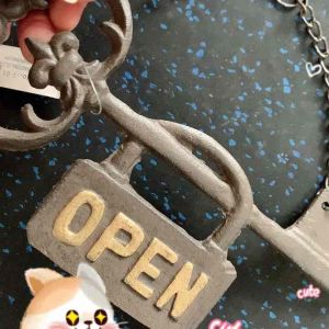 ร้านเหล็กหล่อลาย Open & Close 26*12 ซม.2 ด้าน