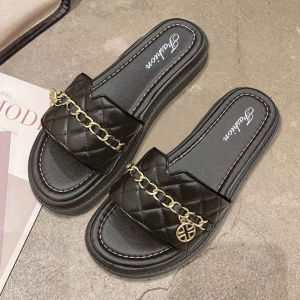 NQshop ส่งไวทันใจแน่✅ รองเท้าแตะผู้หญิงแบบสวม รองเท้าแตะแบบสวมดีเทลโซ่คาด เกร๋กรุบมาก ราคาเกินคาด คุณภาพเต็มร้อย รีบมาจัด🌈