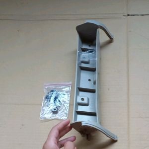 Breket Tutup Laci Dasbor Innova 2005-2015: Suku Cadang Original Set Trijaya Autopart