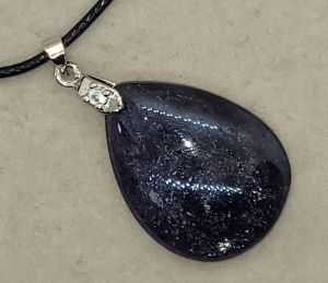 [Vannz] Unique Natural Iolite (with strawberry inclusion) Necklace (with certificate)