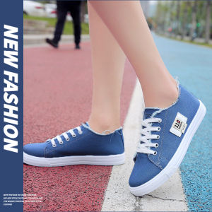 LHMonday  แนะนำ💖รองเท้าผ้าใบสไตล์ผ้ายีนส์ รองเท้าแฟชั่นสายผูกเชือกปักอักษรด้านข้างสีพื้นมี 3 สี รองเท้าผ้าใบผญพื้นนุ่มเบาสวมใส่สบาย💘