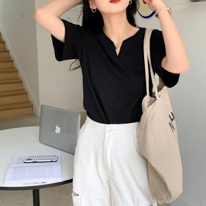 IELGY เสื้อยืดแขนสั้นสีดำผู้หญิง Niche คอวีด้านหน้าไหล่