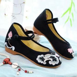 ZEEMIN New Womans Ethnic Style Low Heel Canvas Embroidered Shoe Soft Sole Non Slip Round Toe Mary Jane Shoes Retro Red Wedding Shoes