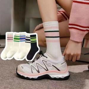 โดยเฉพาะอย่างยิ่งข้อดีของผ้าที่ต้องการทำการดูแลสุขภาพ ถุงเท้ากีฬา สไตล์เกาหลี ลายทาง ผ้าฝ้าย เ