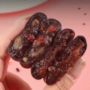 Bánh Gạo Lứt Táo Đỏ Thơm Ngon Vỏ Bánh Mềm Mại Ngọt Ngào Kích Thích Từ Miếng Đầu Tiên