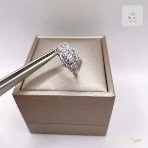 แหวนเพชรบาเกตทรงรีสามวงฟรีไซต์