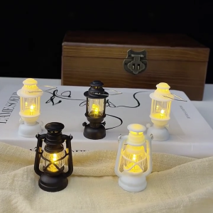 Old Themed Tiny Lighting Device Detailed Model House Addition Easy Break Assembly Safe For Children Multiple Face Use