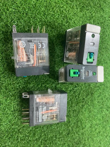 Relay trung gian Schneider RXG22BD 8 chân 24 VDC
