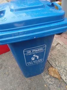 Thùng rác công cộng ngoài trời 120L - màu xanh dương có bánh xe