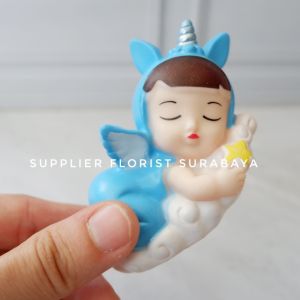 MINIATUR KUE TART BAYI TIDUR BAHAN KARET ELASTIS PAJANGAN TOPPER HIASAN BABY BORN MANYEK BAYI SATU BULANAN SATU BULAN BANYEK MBANYEK BABY SHOWER WELCOME TO THE WORLD HIASAN KUE TART CAKE DECORATION ANAK BAYI TIDUR