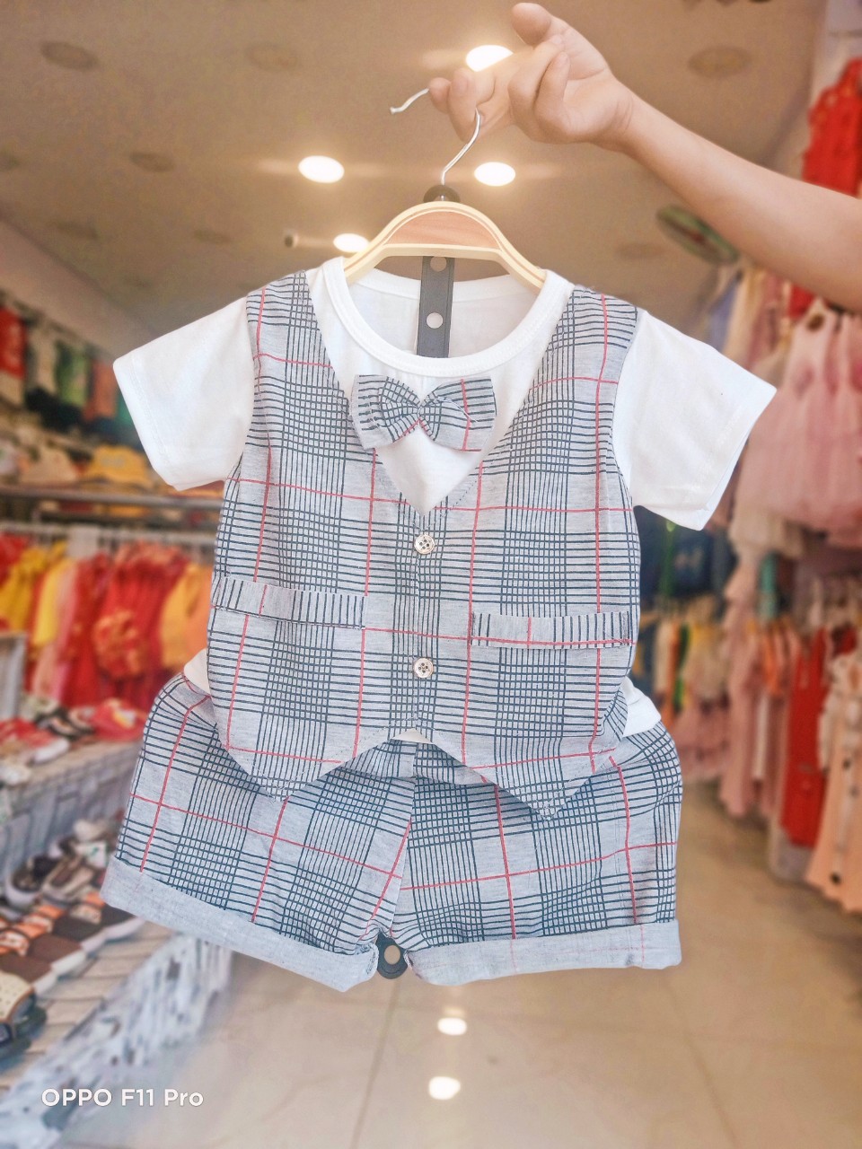 Mẹ đã biết cách chọn bộ công tử caro cho bé vừa thoải mái vừa stylish?