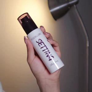 Chai xịt khóa cố định lớp trang điểm FOCALLURE không bị nhòe lâu trôi nhẹ 65g