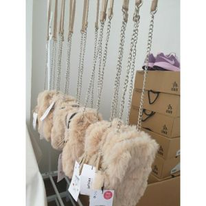 [Lefties Chính Hãng] Túi Đeo Chéo Nữ / Bé Gái Lông Xù Mềm Mịn - Túi Ví Đựng Tiền Điện Thoại Có Ngăn Đựng Thẻ ATM - Thẻ Xe Nude/ Beige/ Da 20x11cm dây 120cm Trangnauth F331
