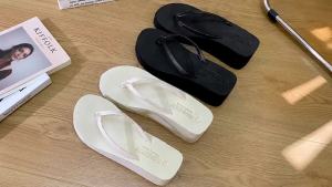 [Free Shipping] New solid color wedge flip-flops for women suitable for outdoor wear on the beach non-slip breathable durable thick-soled casual beach sandals for women