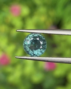 พลอย เขียวส่อง (Green Sapphire) 1.34 กะรัต (Cts.) พลอยแท้ อัญมณีมงคลประจําวันเกิด เครื่องประดับพลอย