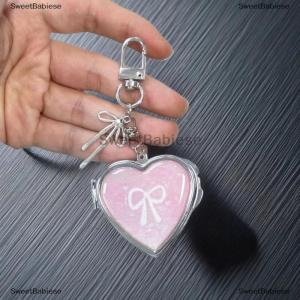 [COD] SweetBabiese พวงกุญแจกระจกพับได้รูปหัวใจสุดอินเทรนด์สำหรับ Y2K พวงกุญแจโลหะสุดเจ๋งน่ารักกระเป๋าแฟชั่นกระจกขนาดเล็กห้อยจี้ของขวัญสำหรับผู้หญิง