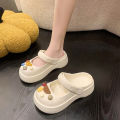 Cute accessory hole slippers, women wearing thick soled girl's heart cartoon wrapped cool slippers. 