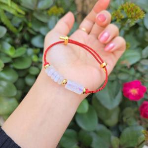 Q2346 Vòng lu thống trúc khắc kim tiền ngũ điếu đá Mặt Trăng Moonstone dây cáp Kim và Thuỷ - Phong Thuỷ TUDO P