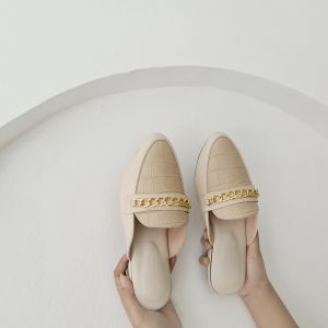 Leora Veddira - Bloomberg - Sandal Mules Big Size Jumbo - BIG SIZE JUMBO - BS Mules Rantai - SANDAL BIG SIZE JUMBO - Sepatu Big Size Jumbo - Sandal Big Size Jumbo Wanita - Sendal Dewasa Perempuan