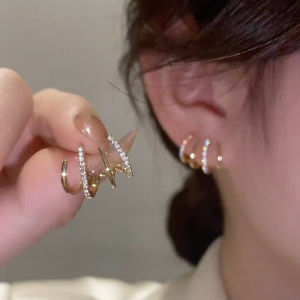 【COD】Lucky Pretty Light-luxury Gold 4-claw Stud Earring with Zircon Sparkling Ear-wearing Daily Outfits Women Girls Birthday Festival Gifts Fashion Jewelry Accessories