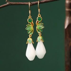 Hot-selling on Douyin and Kuaishou live streams: Chinese-style enamel drop glaze imitation white jade magnolia flower earrings palace-style vintage earrings