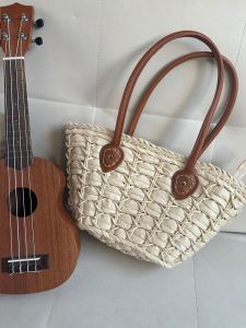 Manufacturer wholesale womens woven bags trendy and stylish versatile straw tote bags for vacations basket bags
