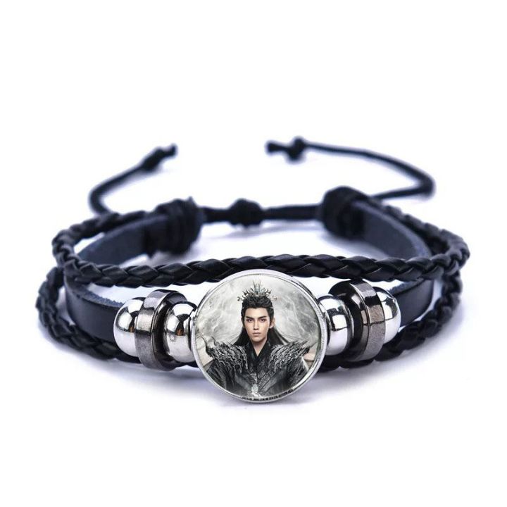 V%C3%B2ng%20tay%20da%20l%E1%BB%99n%20in%20h%C3%ACnh%20H%E1%BA%A0O%20Y%20H%C3%80NH%20La%20V%C3%A2n%20Hi%20Tr%E1%BA%A7n%20Phi%20V%C5%A9%20phim%20%E1%BA%A3nh%20idol%20di%E1%BB%85n%20vi%C3%AAn%20-%20Image%203