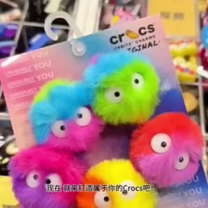 Jibbitz cross จิบบิท  Rainbow Bear ตัวเสริมรองเท้า หมีสายรุ้ง การ์ตูนน่ารัก จิ๊บบิท ตัวติดรองเท้า cross