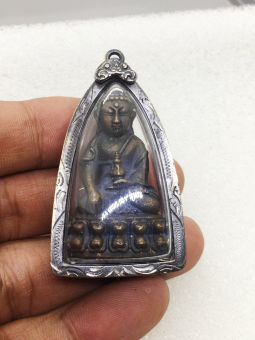 รูปจากผู้ขายบน Lazada: พระกริ่งหน้าจีน วัดสุทัศน์ ปี 2536 เนื้อโลหะ พร้อมเลี่ยมกรอบเงินก่า / Phra Kring Wat Suthat ตั้งราคา ฿204 ขายแล้ว 20 ชิ้น