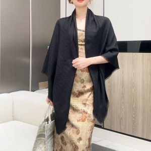 D ผ้าพันคอไหมขนสัตว์ด้ายเงินตัวอักษรวินเทจสำหรับผู้หญิง ฤดูใบไม้ร่วงและฤดูหนาว ผ้าพันคอคออุ่นระดับสูง สไตล์คนดัง ผ้าพันคอสี่เหลี่ยมใหญ่