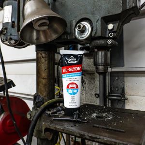 AGS Automotive Solutions SIL-Glyde Multi-Purpose All-Weather Lubricating Compound for All Surfaces - 8 oz Tube Versitle Multi-Purpose Lubrication All Weather Auto Home Farm and Shop