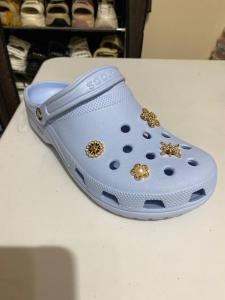 Crocs Premium Flat 2 cm Bonus Jibbits Acak
