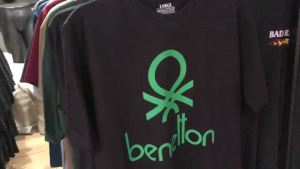 Benetton Tshirt Material 100% Cotton Black    Short Hands & Long Hands    T-SHIRT Size S M L XL XXL 3XL 4XL    SHORTSLEEVE & LONGSLEEVE T-SHIRT JUST ORDER IMMEDIATELY