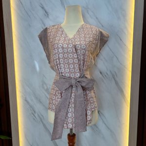 Delova Wardrobe - Puspita Blouse Batik