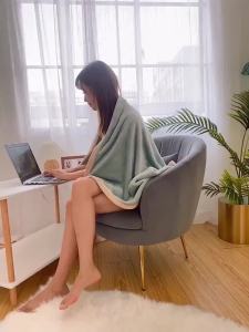 Blanket Small Blanket Dormitory Single Flannel Throw Blanket Office Small Blanket Thickened Air Conditioning Nap Blanket Blanket LZD