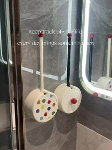 Home Toilet Brush Newest Model No Dead Angle Bathroom Wall-Mounted No Drilling Required Toilet Cleaning Brush Special Cleaning Tool