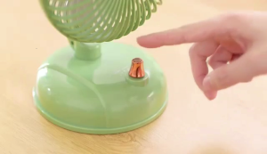 3 Leaf Rechargeable Desk Fan Portable Table Fan with Step-less Speed Adjustable 180°Adjustable Angle Quiet Desktop Fan