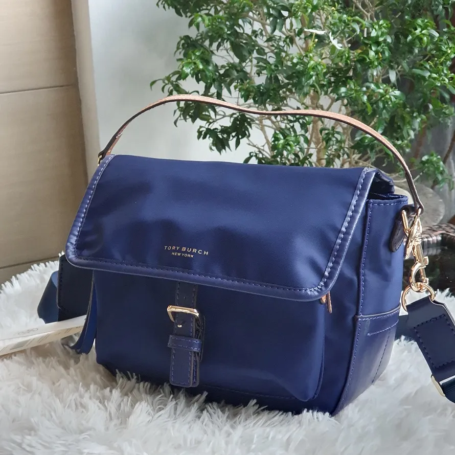 Tory burch perry discount nylon crossbody navy