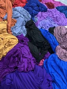 THANH LÝ VẢI KHÚC THUN MÀU-GIÁ 1 KÍ.(KHÚC CỠ TỪ 1 MÉT TRỞ LÊN)