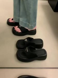 Thick-Soled Flip-Flops For Women Summer Outdoor Wear 2026 New Model Suitable For Pairing With Skirts Height-Increasing Black Beach Sandals