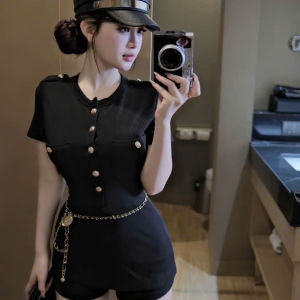 MK_ Set thiết kế thời trang set đi tiệc set Tăm Lạnh áo cổ tròn cúc đồng mix quần đùi kèm đai