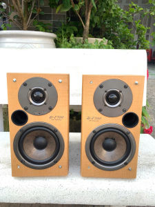 Bán Cặp Loa nghe Nhạc Booksheolf Onkyo D - F700( loa ko lưới xấu như hình) hát cực tốt hàng bãi nhật về