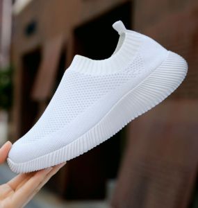 Closed White Nurse Rubber Shoes For Women Slip On All Black Breathable Casual walking Shoes For Lady Fly Woven Comfortable Mesh Shoes