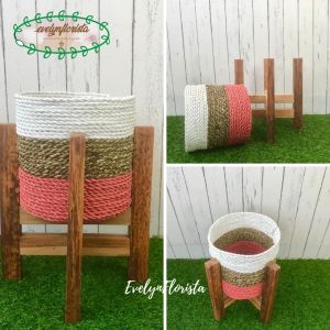 Cover Pot Bunga Aesthetic Anyaman Seagrass Standing Kayu Kaki Empat Pajangan Ruang Tamu Dekorasi Rumah