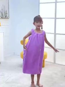 Upscale childrens bathrobes can be worn and wrapped in childrens pajamas Home clothing is more absorbent than pure cotton bathskirts and coral velvet bathtowels