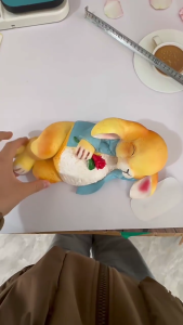 Handpainted Resins Rabbit Ornament Sleep Bunnies Holding Rose Figurine for Easters Parties and Outdoor Space Decoration