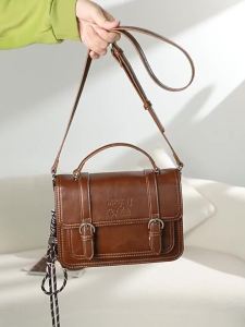 messenger bag 226 New crossbody bag perfect for commuting as a New Years gift a birthday gift for a best friend or a Valentines Day gift for your girlfriend
